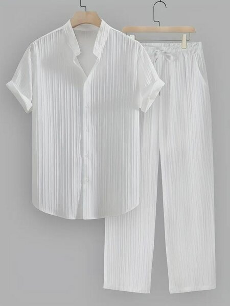 Ensemble de détente homme élégant