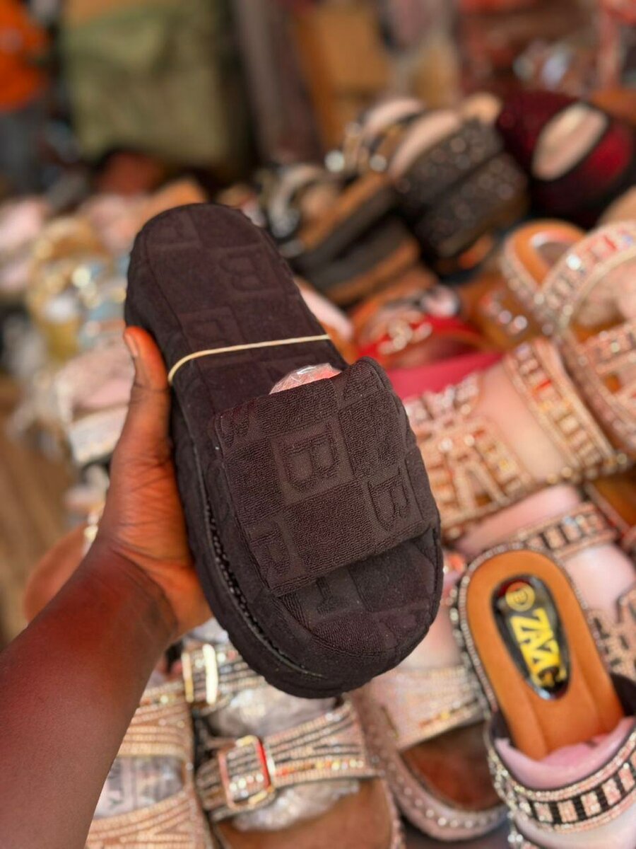 Sandales confortables élégantes