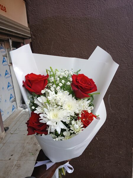 Bouquet mixte roses et chrysanthèmes
