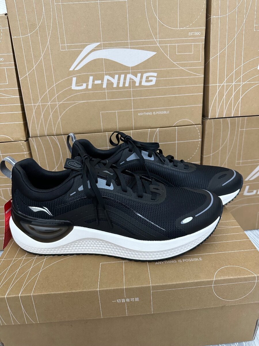 Кроссовки от бренда Li-Ning