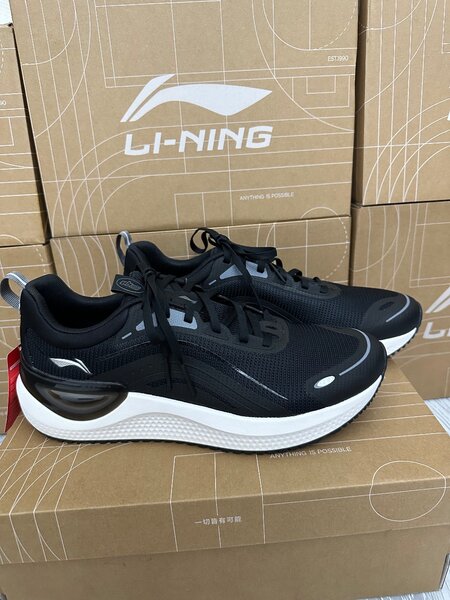 Кроссовки от бренда Li-Ning
