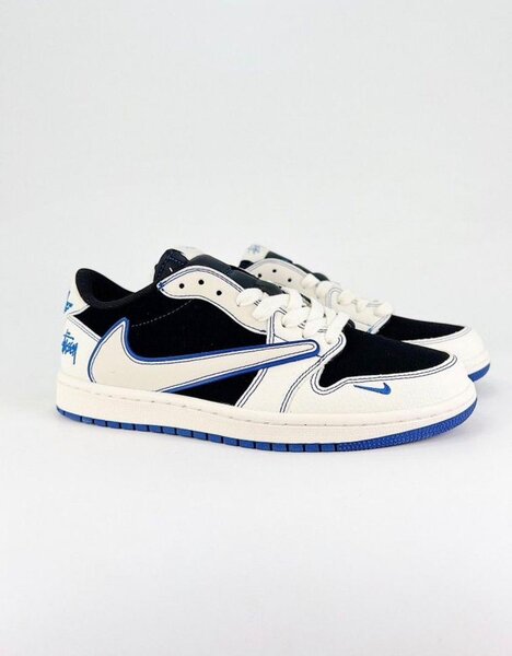 Baskets modernes à semelle bleue