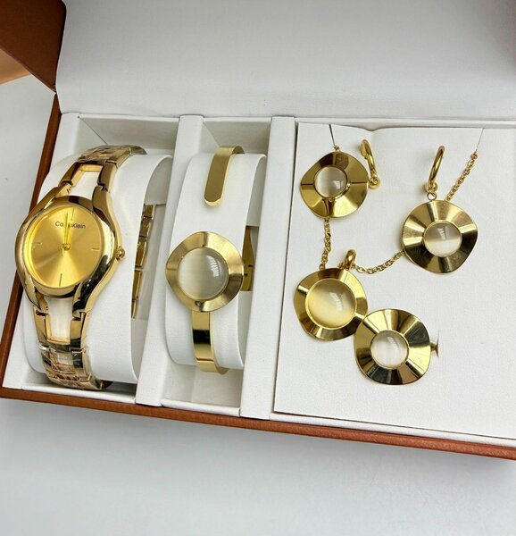 Ensemble bijoux doré élégant