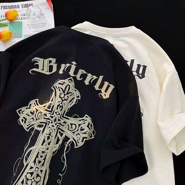 T-shirt Gothique avec Croix