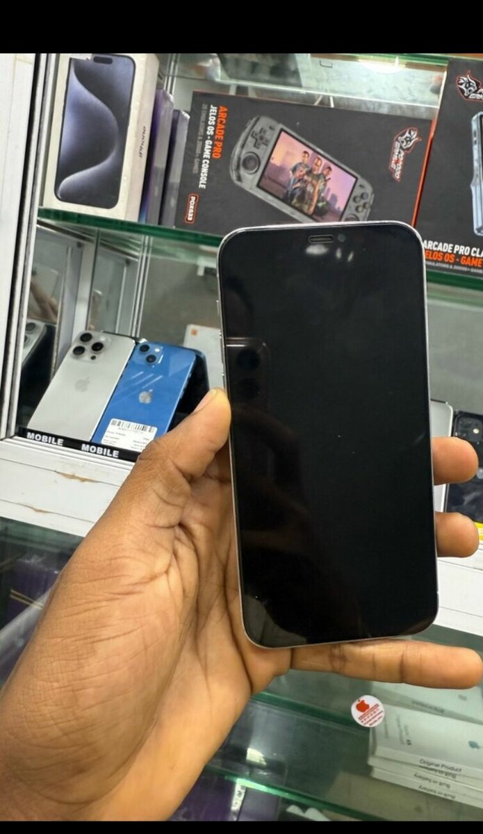 Smartphone moderne avec triple caméra