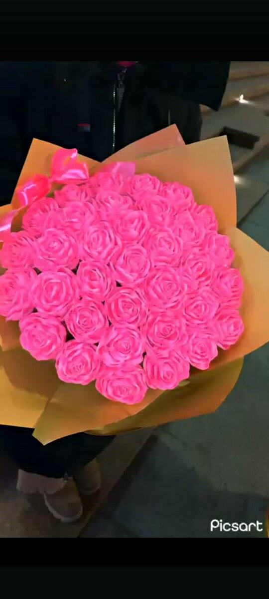 Кол онордон чыккан букет