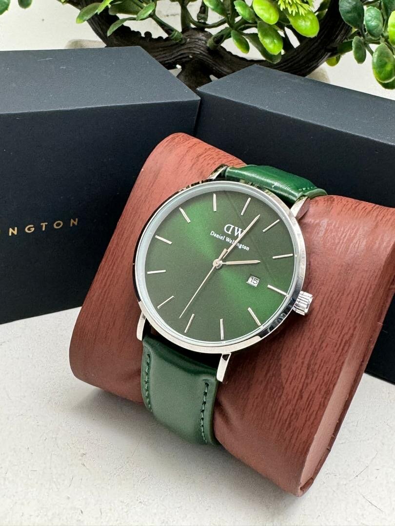 D w watch for men