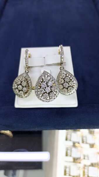 Комплект бриллиантовых золото