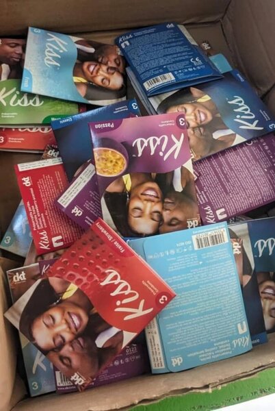 24 Préservatifs Kiss variés