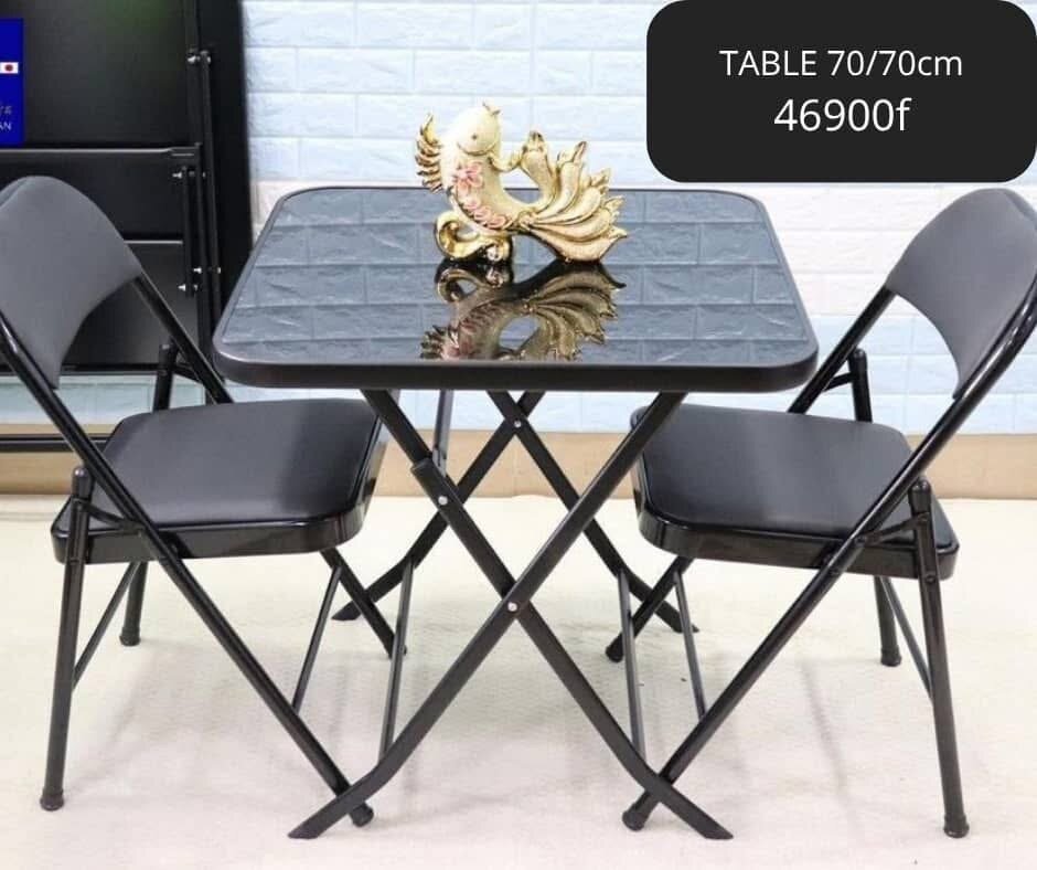 Table pliante avec 2 chaises