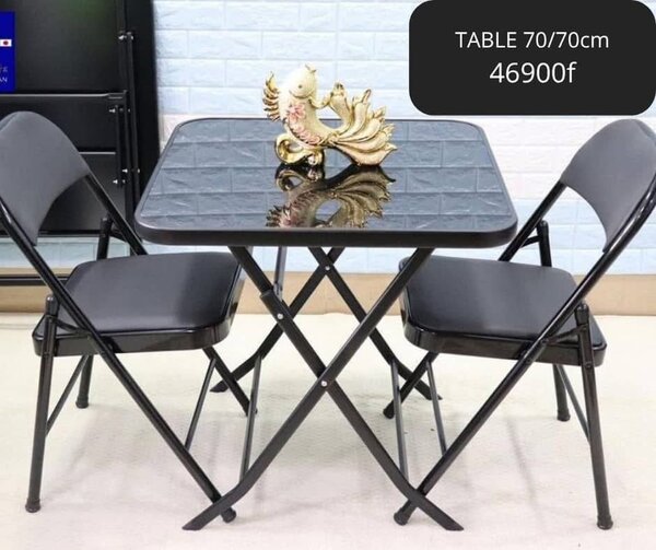 Table pliante avec 2 chaises