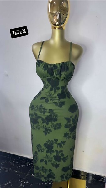 Robe verte à fleurs élégante