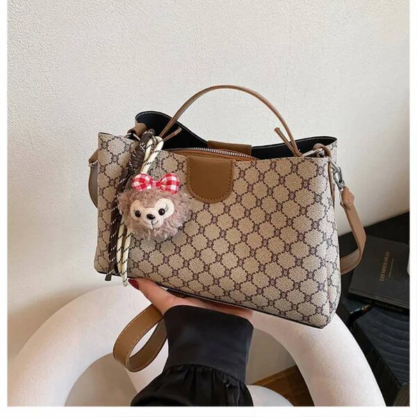 Sac à main tendance avec peluche