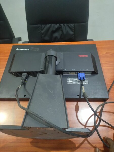 Lenovo Monitor VGA 24'