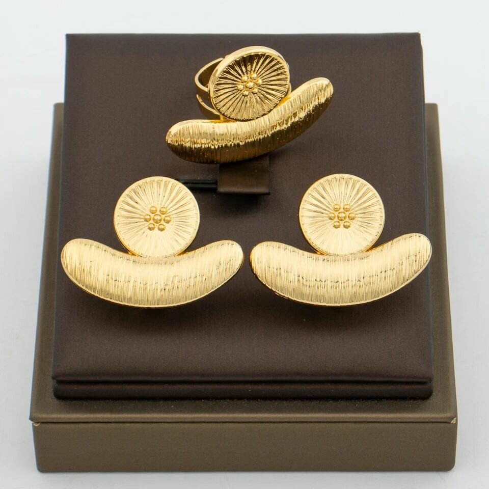 Boucles d'oreilles et bague