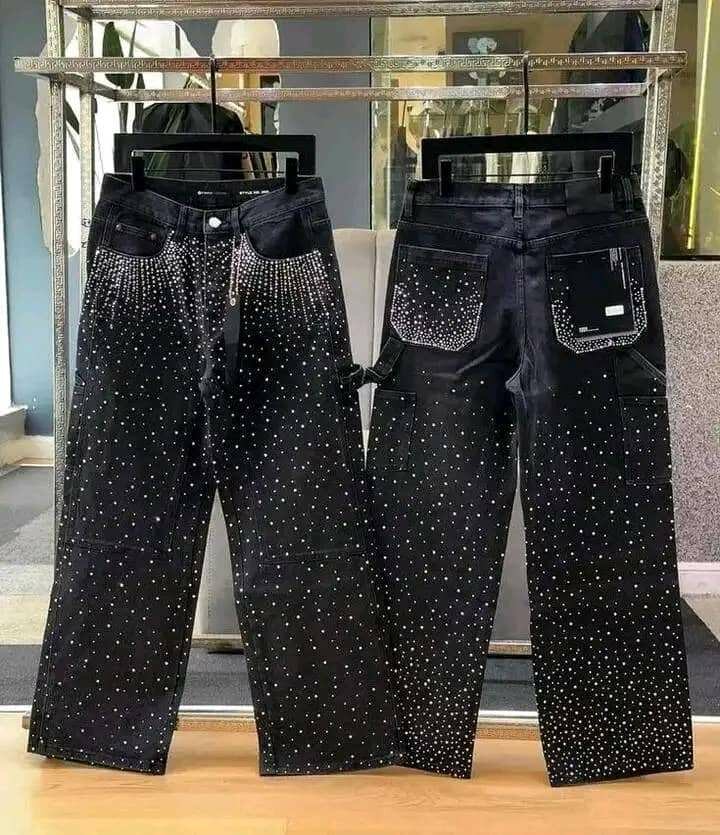 Jeans ornés de strass élégants