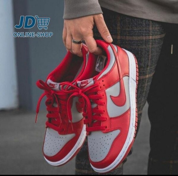 Baskets rouges et grises Nike