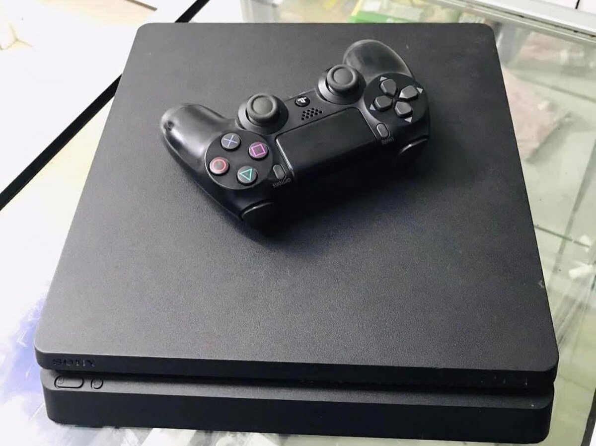 Console Sony PS4 avec manette