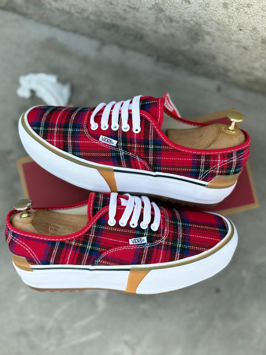 Baskets à carreaux rouges mode