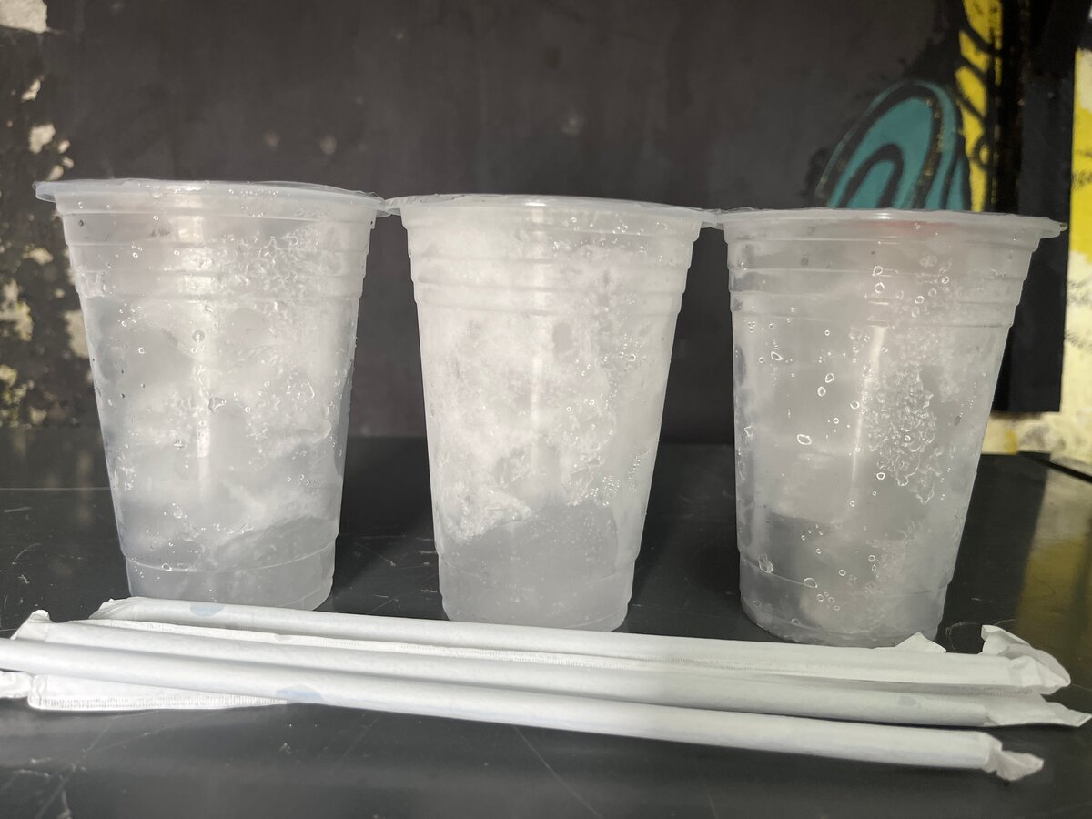 Gobelets de glaçon avec paille