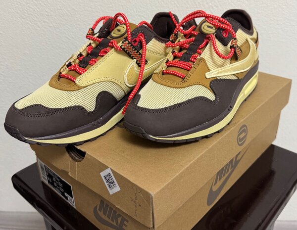 Nike air max 1 travis scott