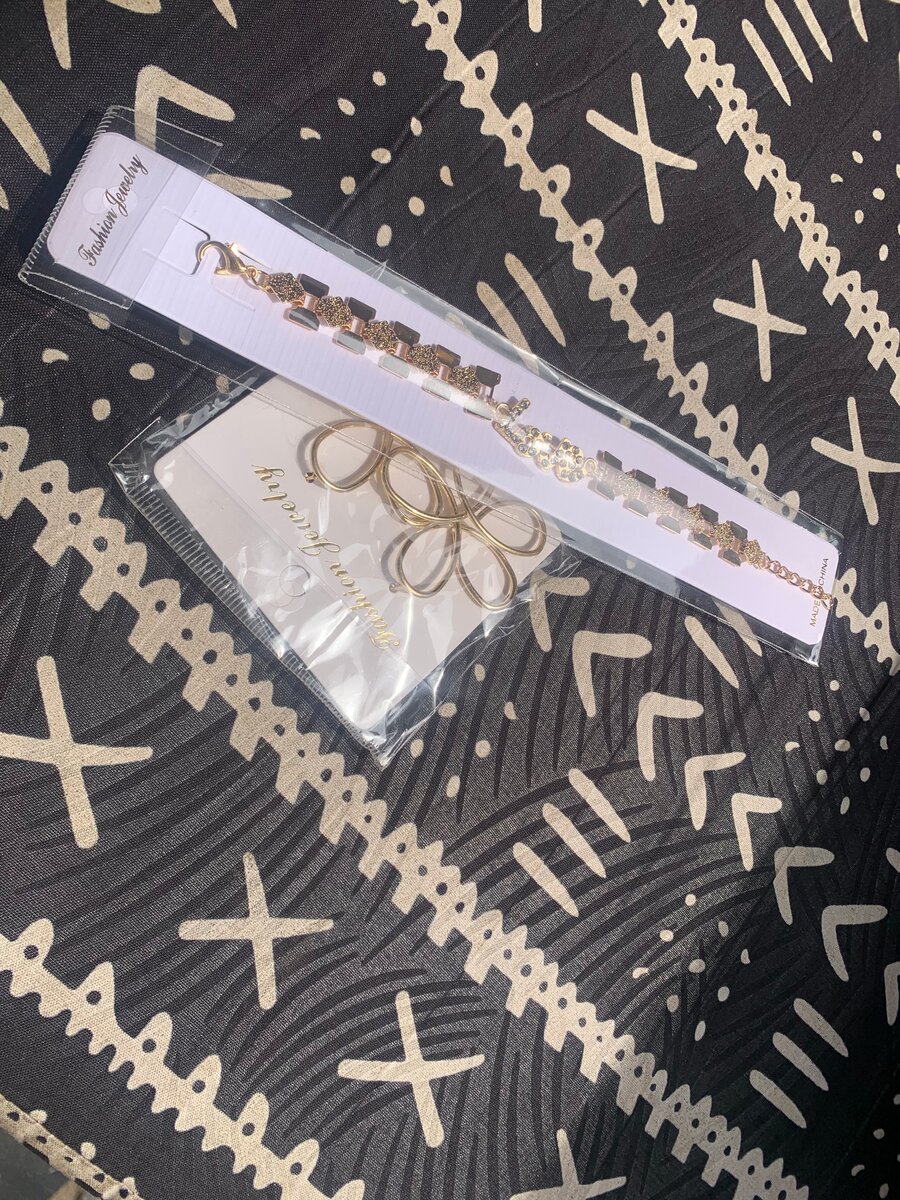 Set de bijoux dorés élégants