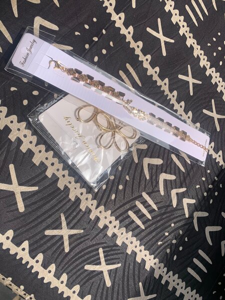 Set de bijoux dorés élégants