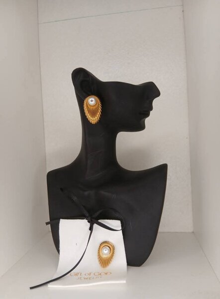Boucles d'oreilles dorées élégantes