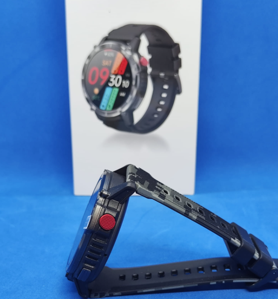 La Montre Connectée C22 est la compagne idéale des aventuriers modernes! 💼 Alliant élégance et technologie, elle est conçue pour l'extérieur avec un écran 1,6 pouces Corning Gorilla, étanche 3ATM, batterie longue durée de 400mAh et 4GB de stockage.