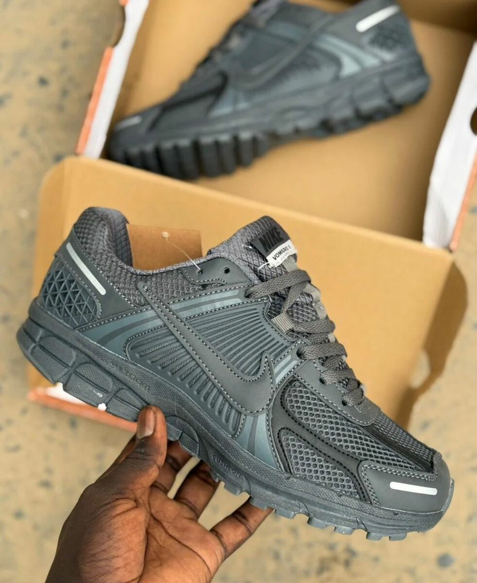 Baskets de course Nike grises