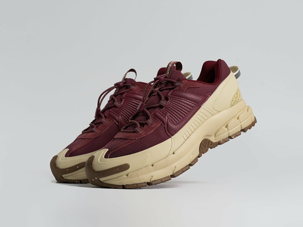 Sneakers rouges et beiges