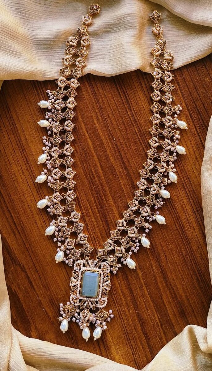Ladies necklace