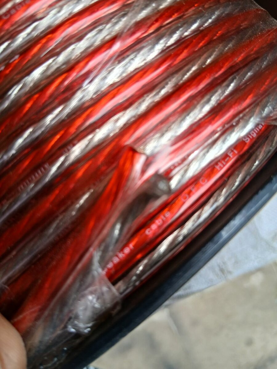 fil de haut-parleur transparen