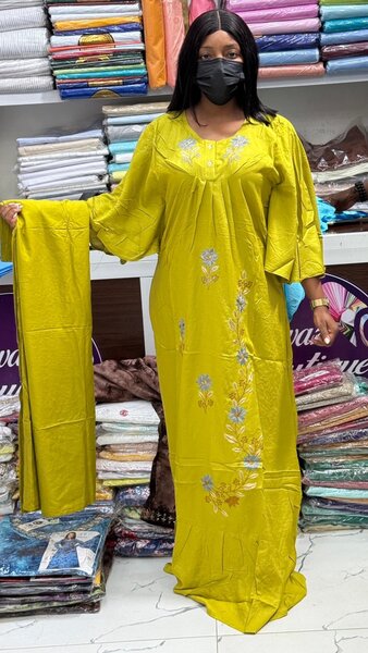 Robe brodé élégant femme