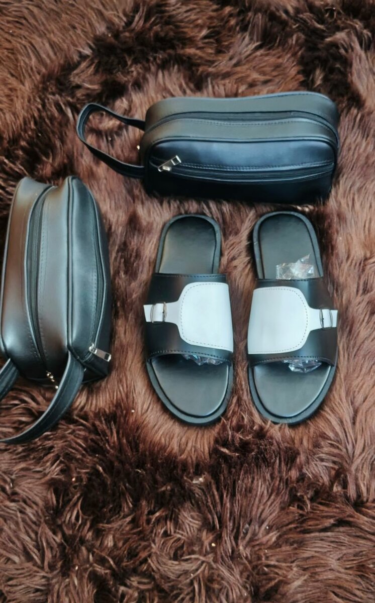 Mules en cuir avec sacs assortis