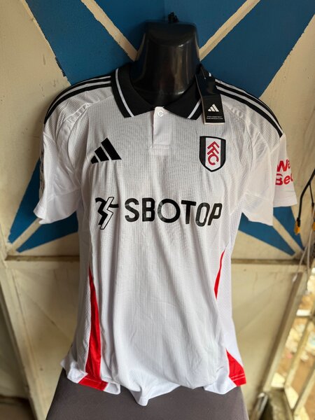 Maillots de football modernes