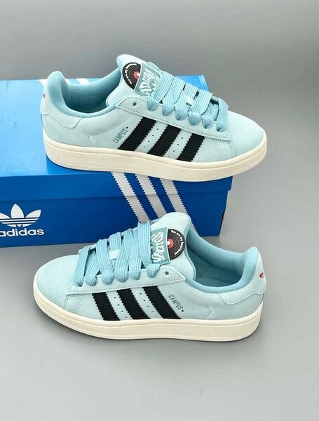 Baskets Adidas bleu clair