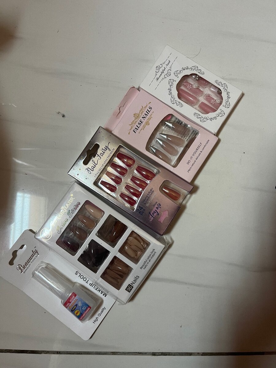 Set de faux ongles + colle