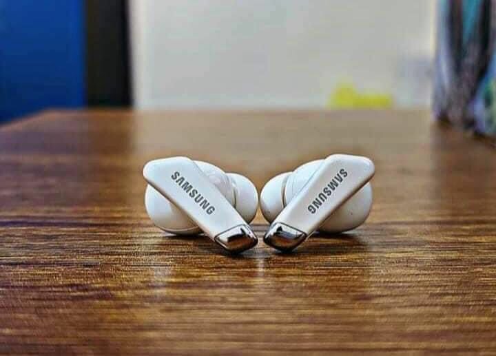 Écouteurs Samsung led buds blanc 