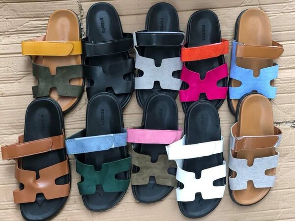 Sandales colorées en daim