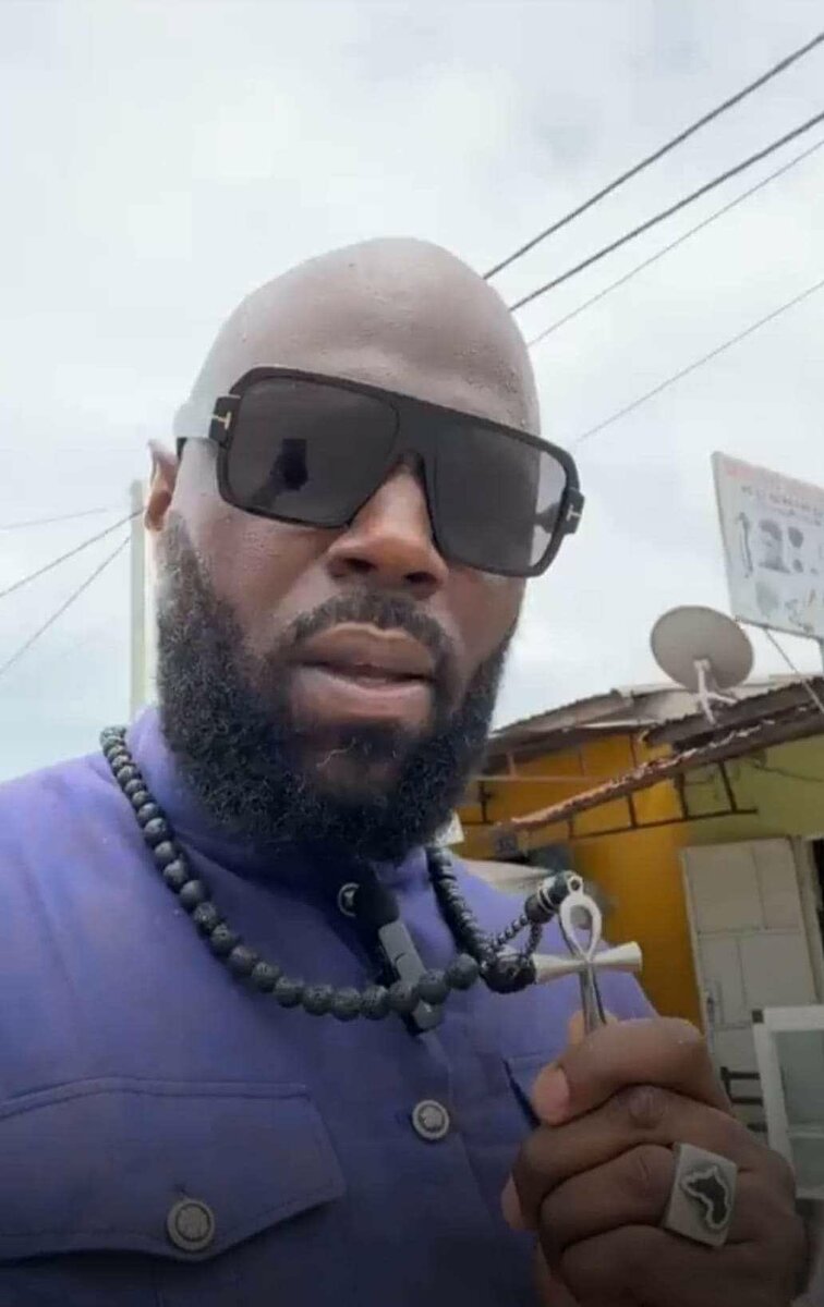 Croix ankh  en lave de volcan