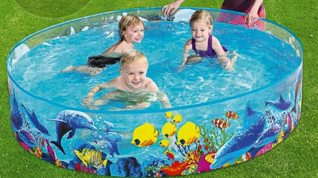 Inflatable swimming pools