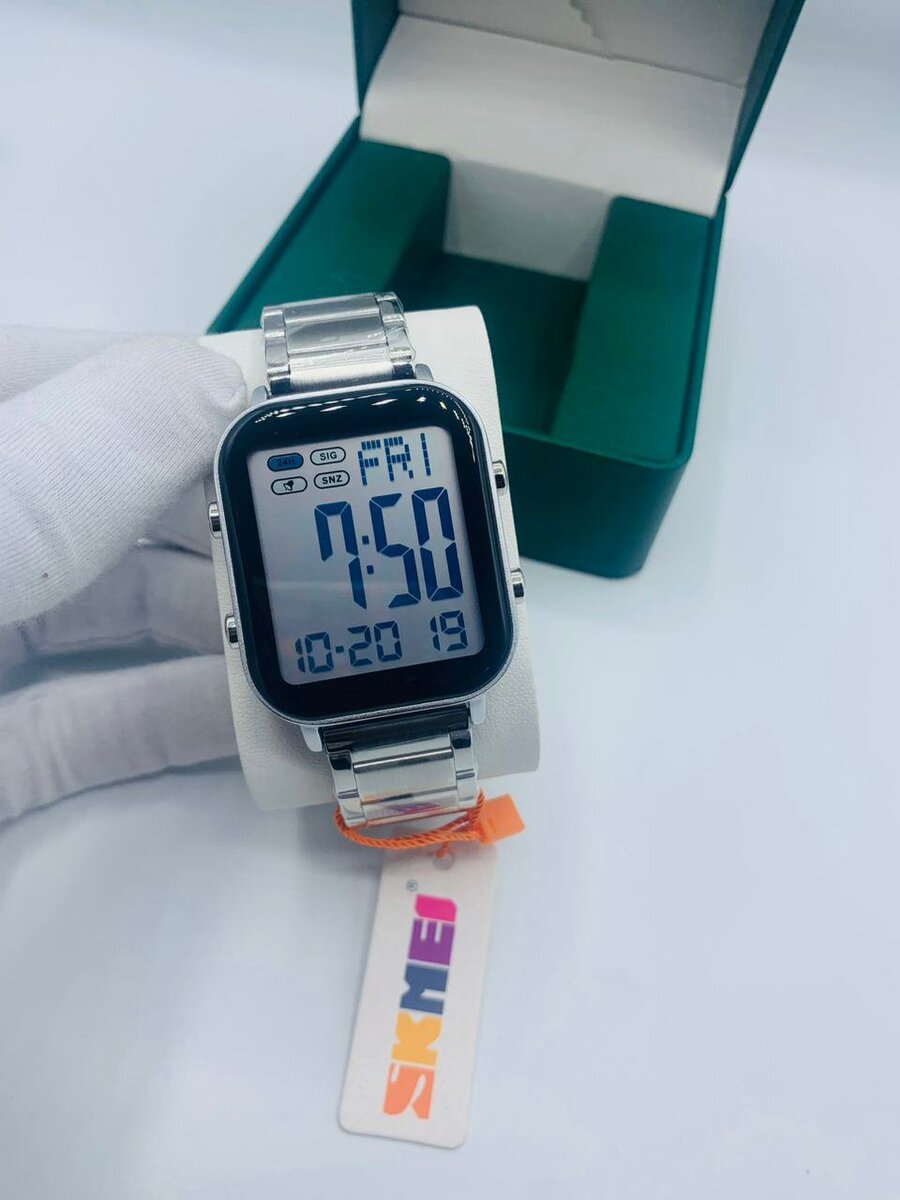 Men's qualities watch