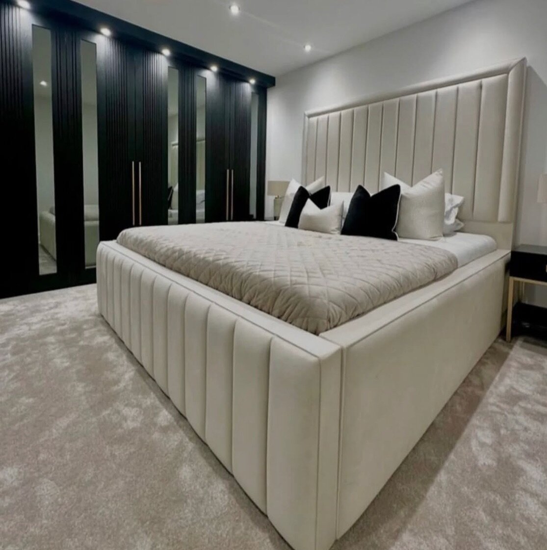 TORONTO QUEEN SIZE BED