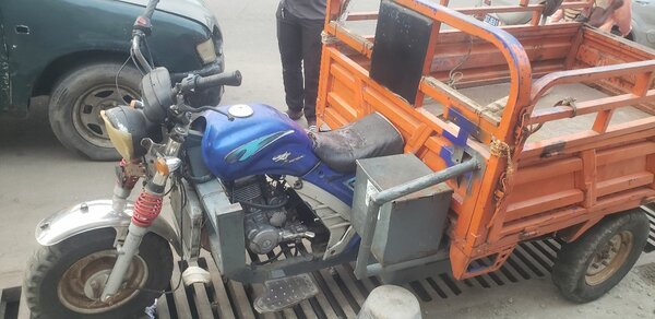 Moto-tricycle utilitaire robuste