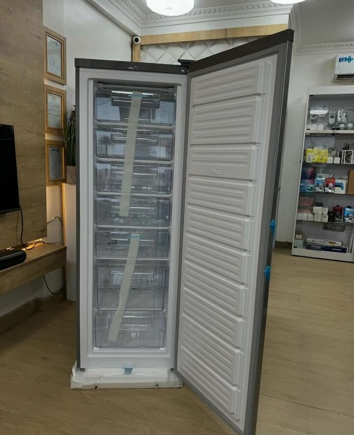Nasco 242L standing freezer