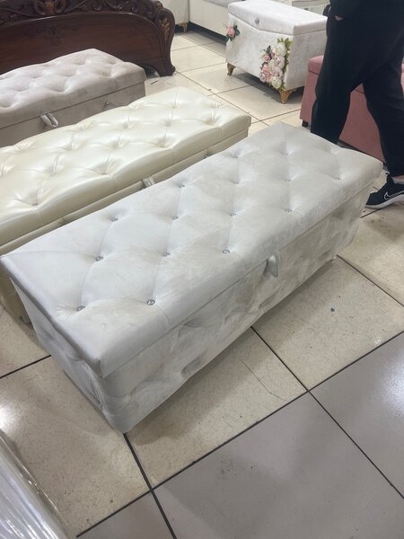 Белый пуфик