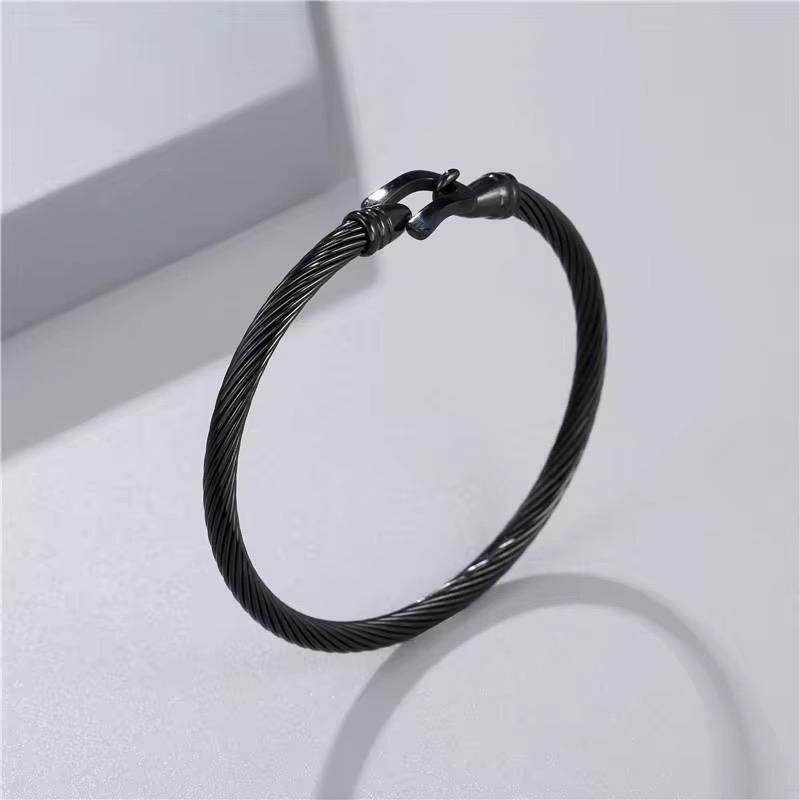 Bracelets élégants en acier