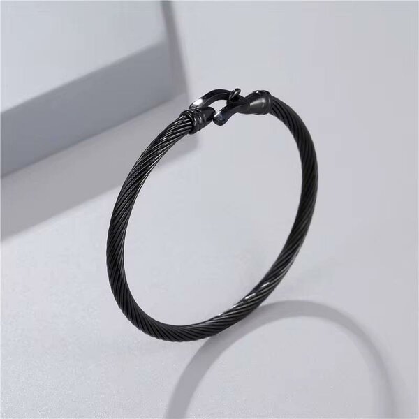 Bracelets élégants en acier