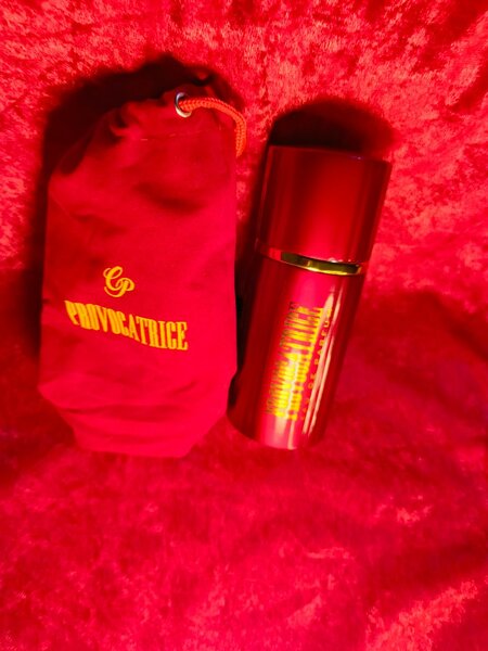 Parfum Provocatrice Rouge Élegant